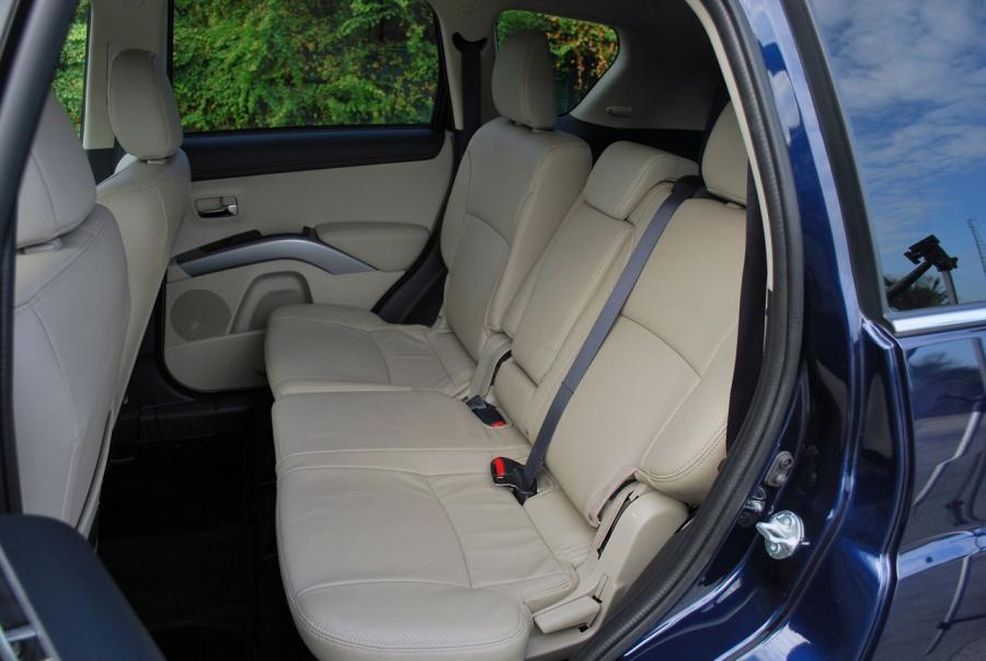  Mitsubishi Outlander GT 2013 года  (фото 23 из 30)